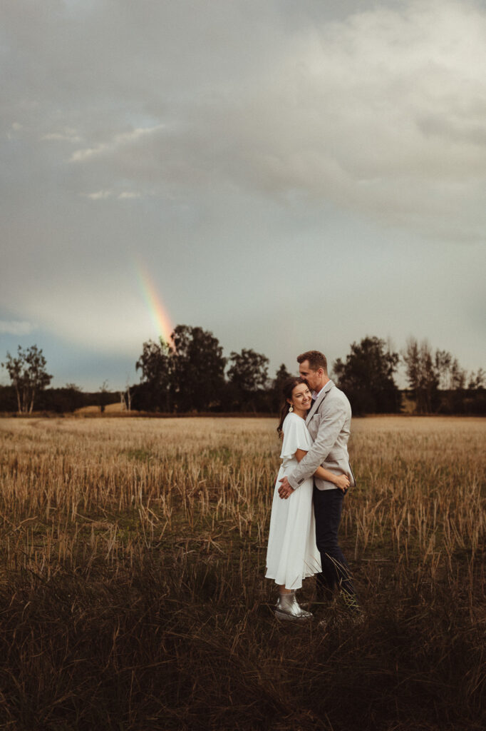 Brautpaar mit Regenbogen