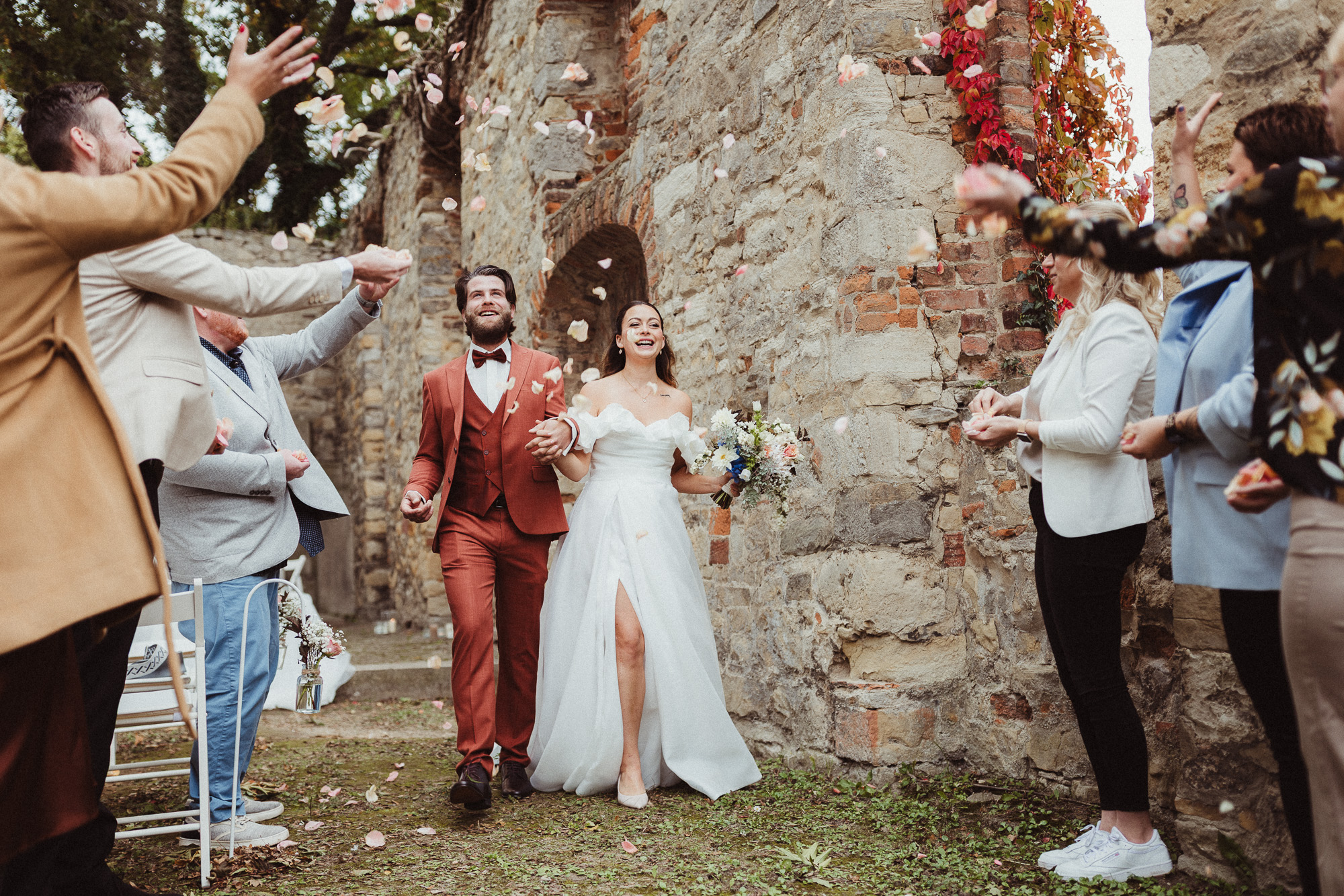 Brautpaar beim Auszug